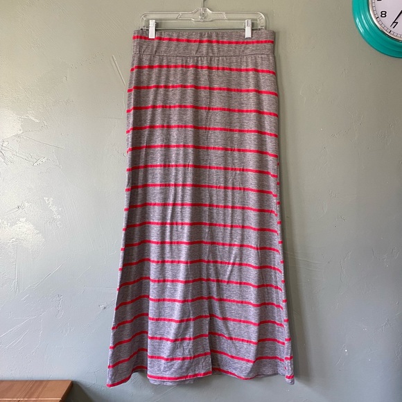 Delia’s, size Large, Maxi skirt, Grey with red horizontal stripes - Picture 1 of 7